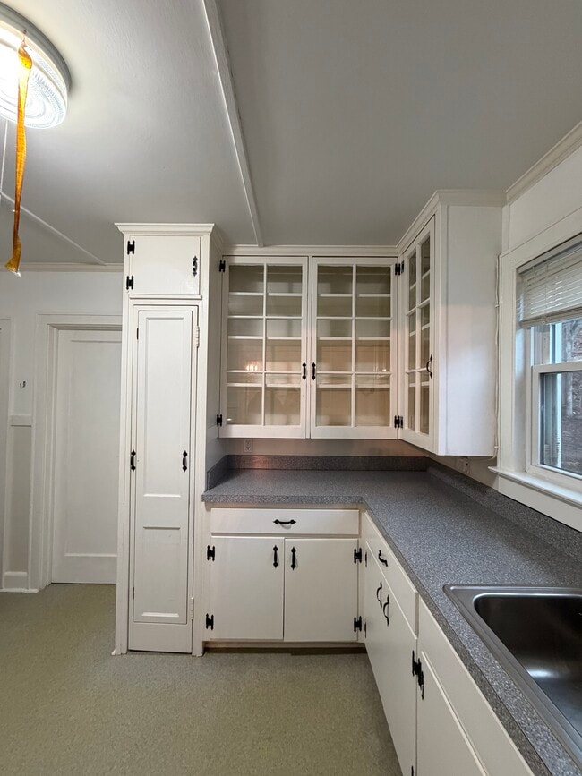 Building Photo - 860 Migeon Ave