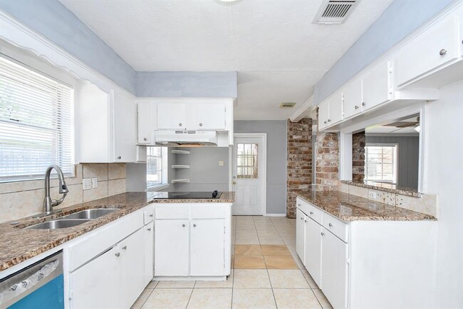 Building Photo - 11627 Bandlon Dr