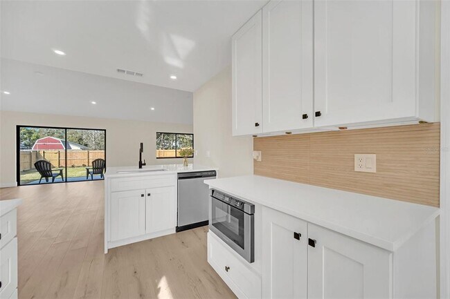 Building Photo - 8244 Limetree Ct