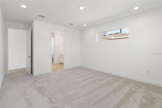 Building Photo - 14797 Milfoil Ave