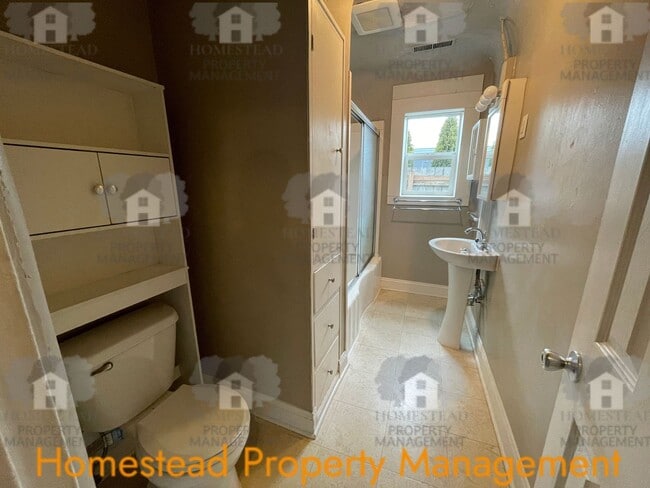 Building Photo - 660