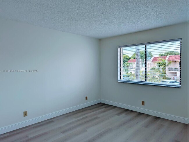 Building Photo - 16491 Blatt Blvd