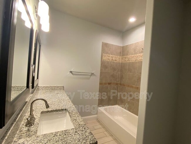 Building Photo - 301 E Willingham St