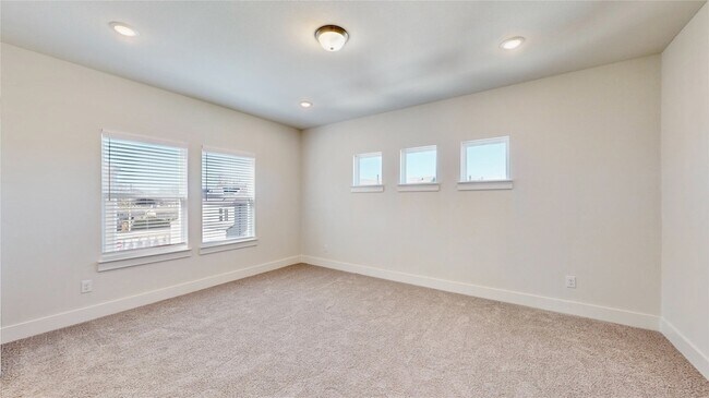 Building Photo - 833 Concan Dr