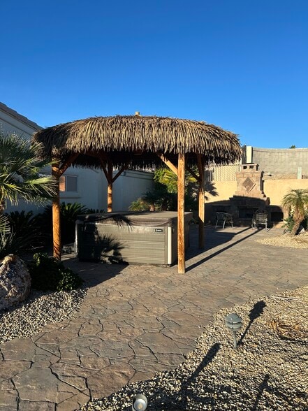 Hot Tub and outside firepit - 3532 Amberwood Pl