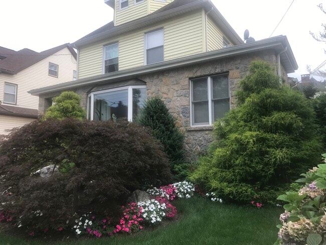 Building Photo - 152 Urban St