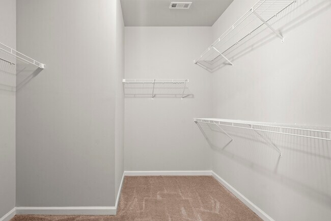 Building Photo - Townhouse - 4 Beds - 4 Bath
