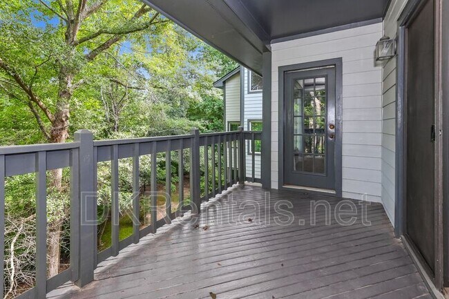 Building Photo - 8207 Fairview Bluff