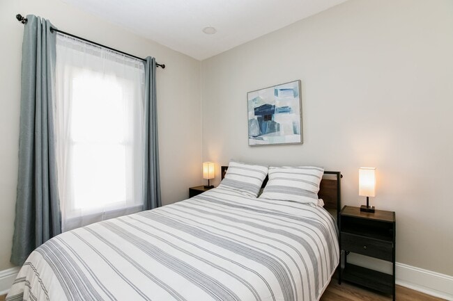 Building Photo - 1122 Emerson Ave