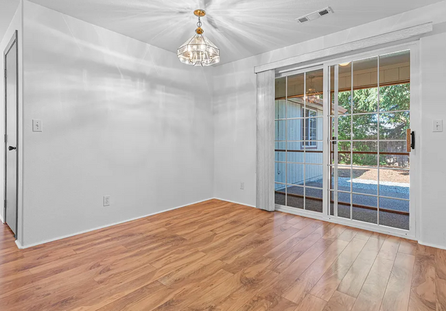 Building Photo - 1744 Sandpiper Dr