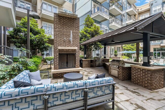 Building Photo - 205 S Kings Dr