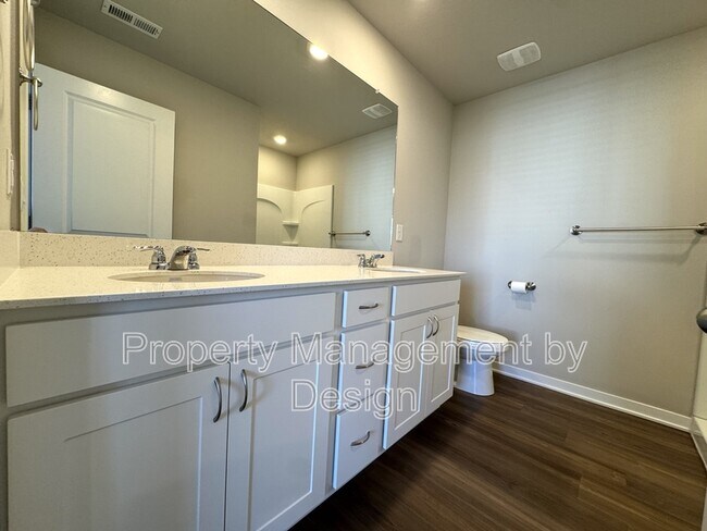 Building Photo - 9788 Crestview Dr