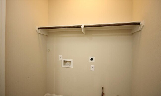 Building Photo - 2027 Fannin Station W