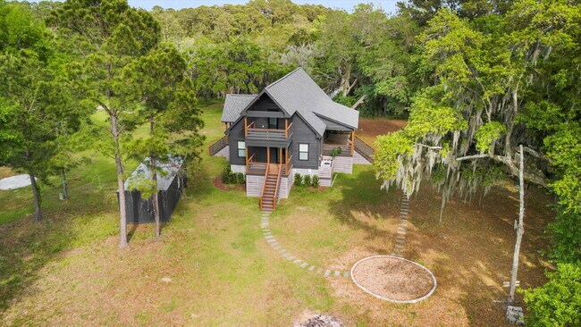 Building Photo - "Spacious 4-Bed Oasis with Guest Suite on Johns Island - Your Dream Home Awaits!"