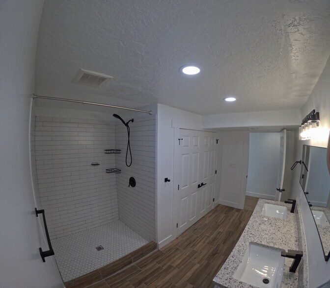 Building Photo - 2906 S 1550 W
