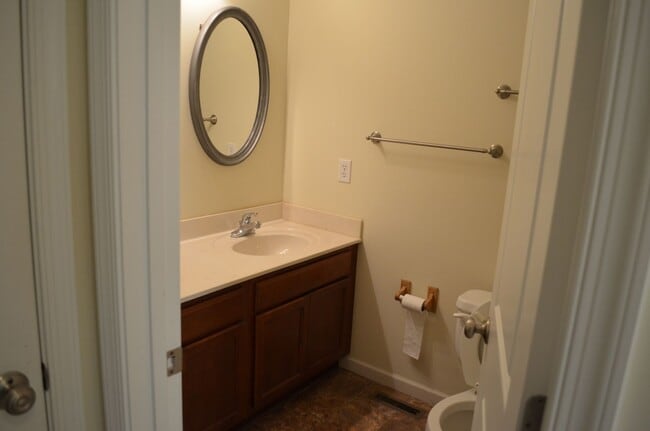 Building Photo - Charming Townhome in Prime Broadway Location – Steps from Parks & Outdoor Amenities!
