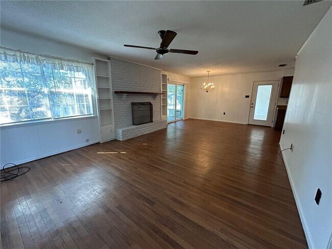 Building Photo - 5359 Emmett Dr