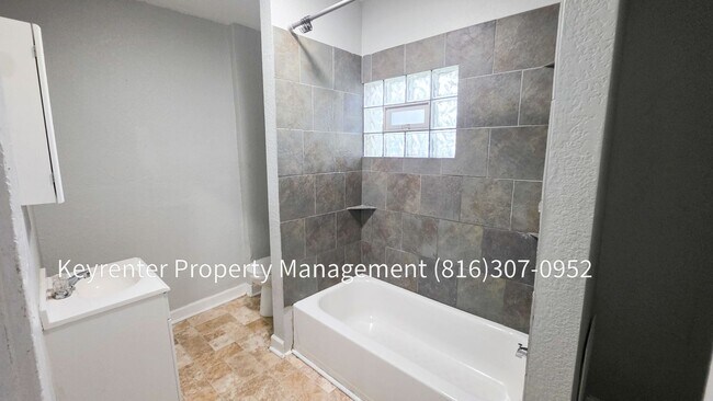 Building Photo - Welcome Home to This Bright & Inviting 4 Bed, 2 Bath