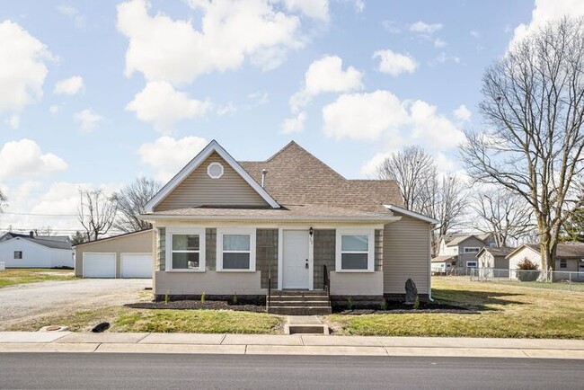 Primary Photo - Remodeled 3 Bed 2 Full Bath Within Walking...