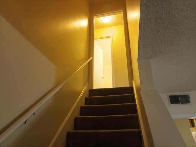 Building Photo - 804 N Washington St