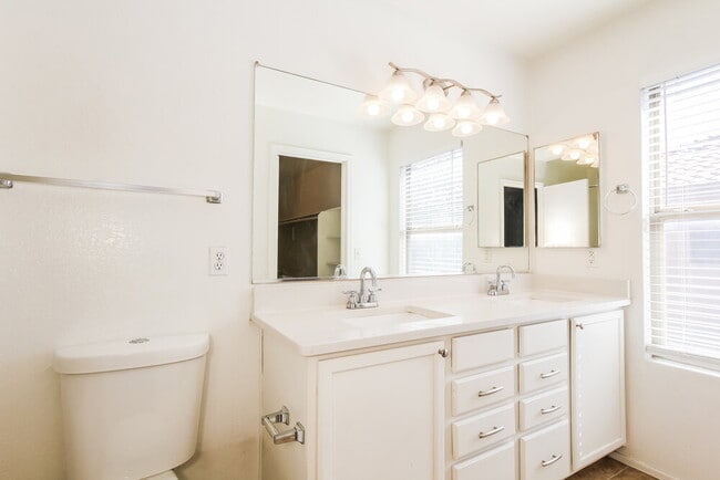 Building Photo - 4614 N 92nd Ln