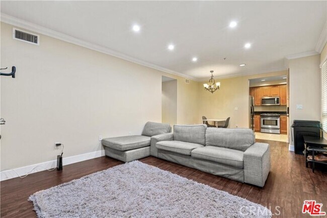 Building Photo - 1401 S St Andrews Pl