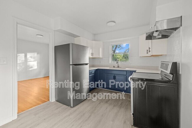 Building Photo - 712 84th St S