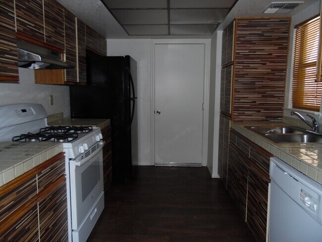 Building Photo - East - Townhome located in Gated Community