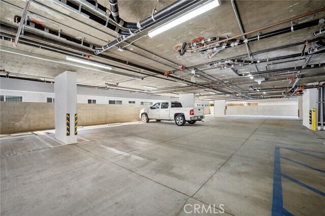 Building Photo - 10657 Moorpark St