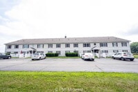 Building Photo - "Charming 2-Bed Oasis with 1.5 Baths in Sh...