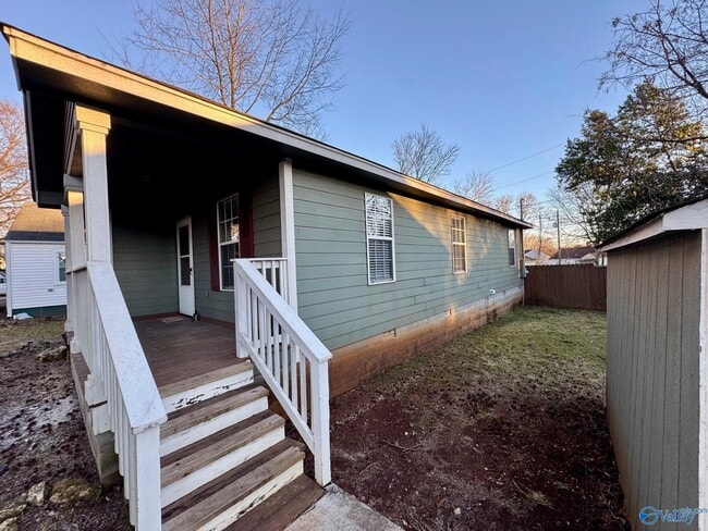 Building Photo - 4013 Pine Ave SW