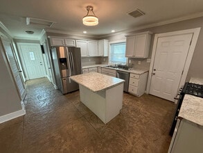 Building Photo - 2 2910