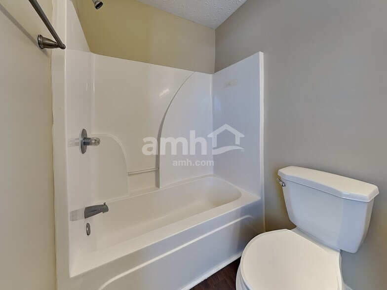 Building Photo - 918 Kreider Ct