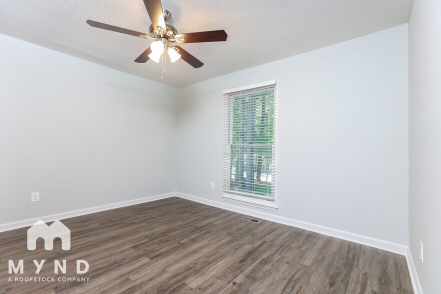 Building Photo - 4225 Labrador Dr