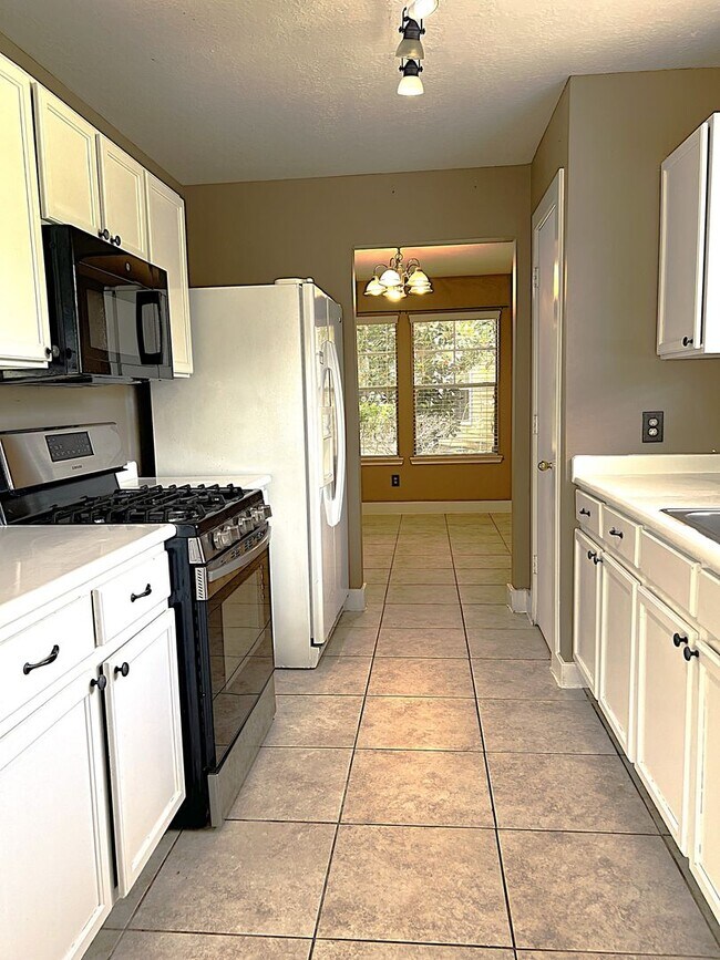 Building Photo - 6819 Kingwood Glen Dr