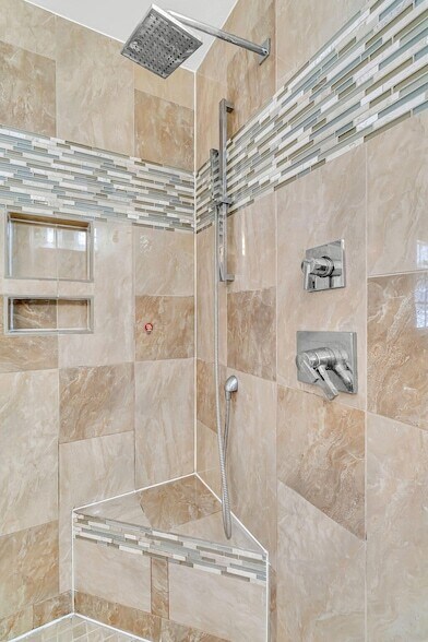 Building Photo - 121 Sully St