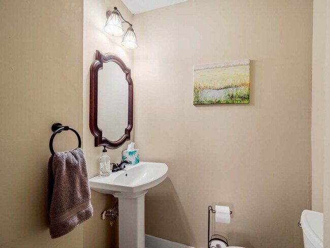 Building Photo - 3222 West Blvd