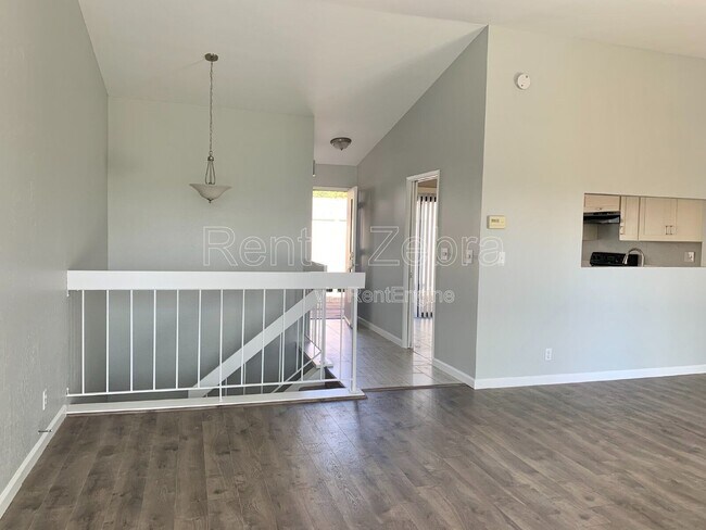 Building Photo - 1592 Ashwood Dr
