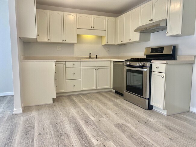 Building Photo - 214 Barcliffe Ln