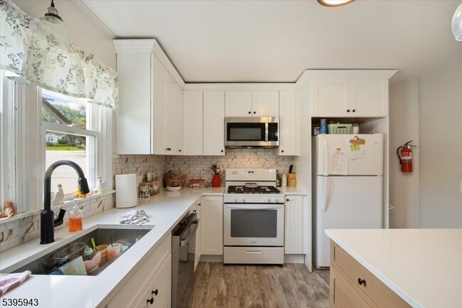 Building Photo - 21 Munson St