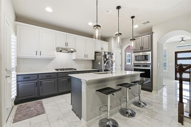 Building Photo - 5720 Baythorne Dr