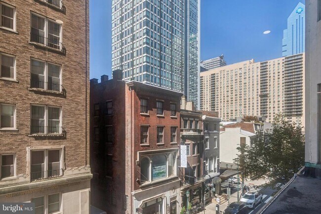 Building Photo - 135 S 19th St