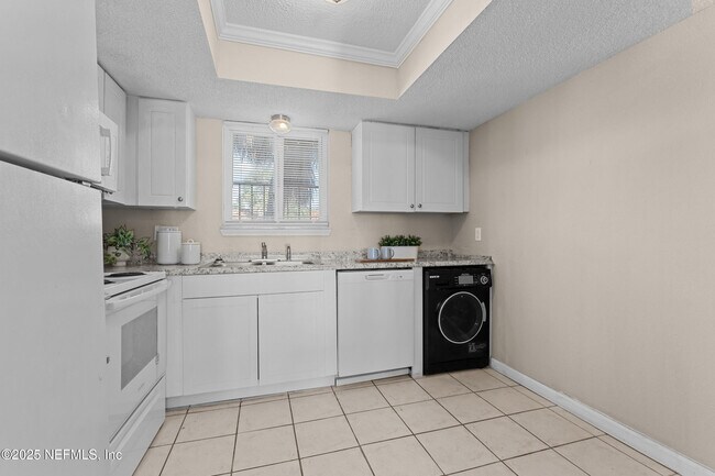 Building Photo - 6654 Bell Tower Ct