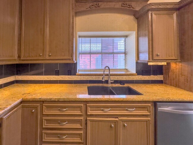Building Photo - 16714 Colony Terrace Dr