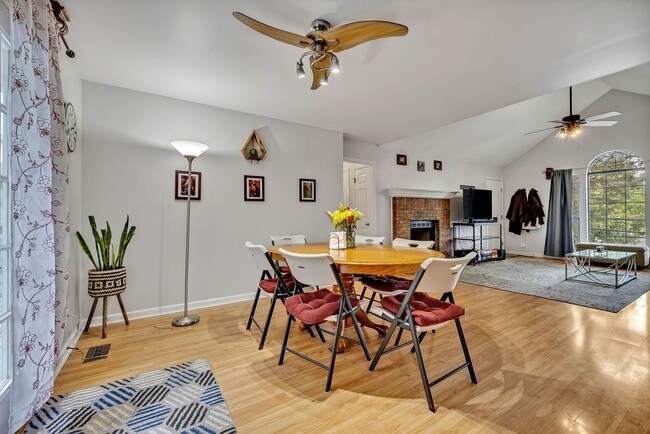 Building Photo - ***Half off September Rent with signed lea...