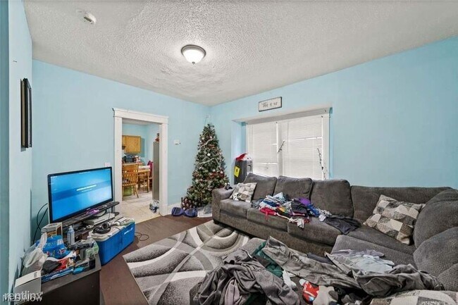 Building Photo - 3 br, 1 bath Duplex - 10518 Crestwood Aven...
