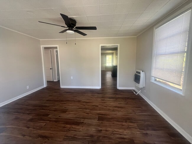 Building Photo - Freshly remodled 3 BR 1 Bath home