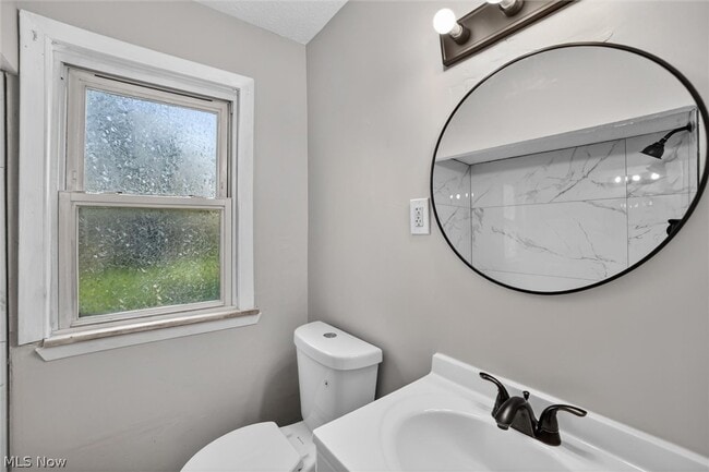 Building Photo - 303 S Green Rd