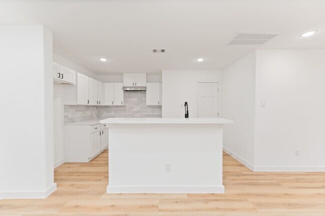 Building Photo - ? Spacious 4BR / 3.5BA Single-Family Home – Move-In Ready! ?