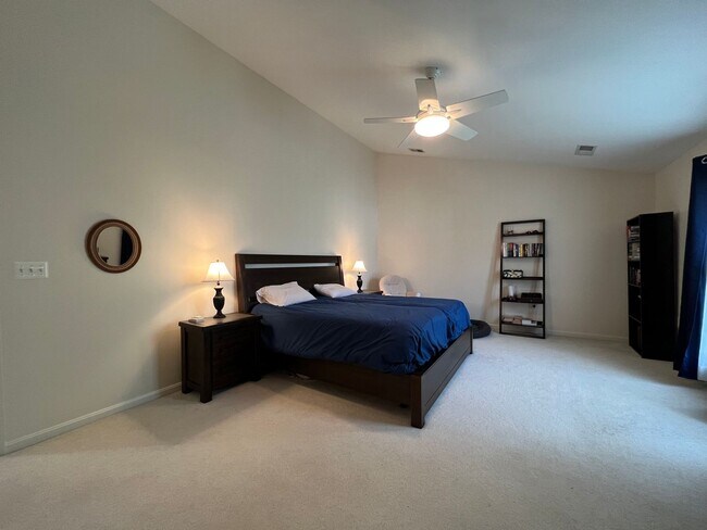 Building Photo - Impressive 4 Bedroom 3.5 Single-Family Hom...